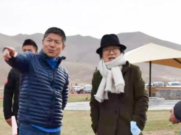 4月25日，叶檀前往甘南考察