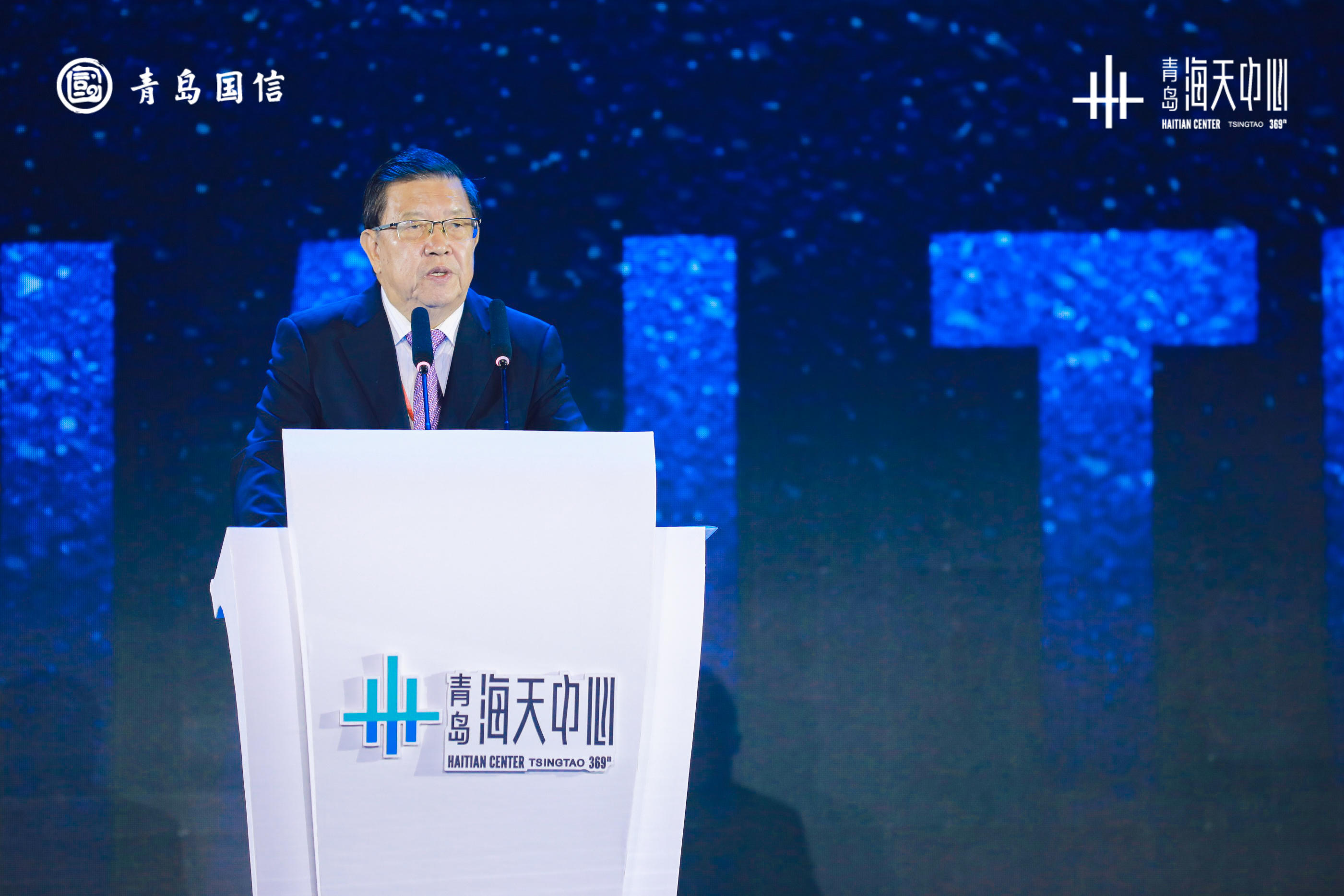 6月20日，龙永图、李稻葵出席“共享共赢，共创未来”城市经济高质量发展论坛。