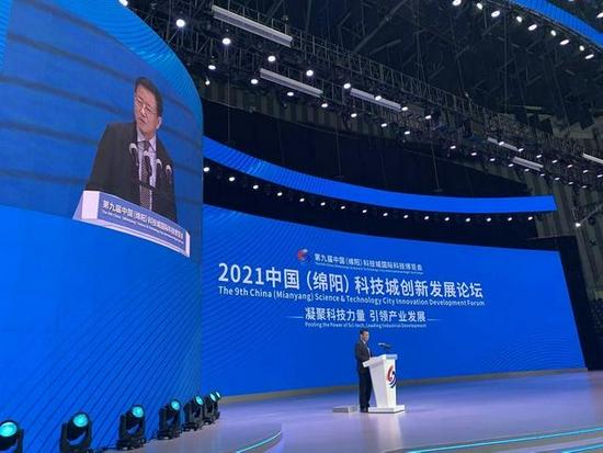 9月8日，樊纲出席第九届科博会主论坛——中国（绵阳）科技城创新发展论坛