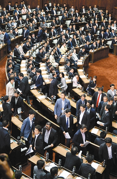 李莉：日本“双闯关”，脱缰的野马奔向何处？