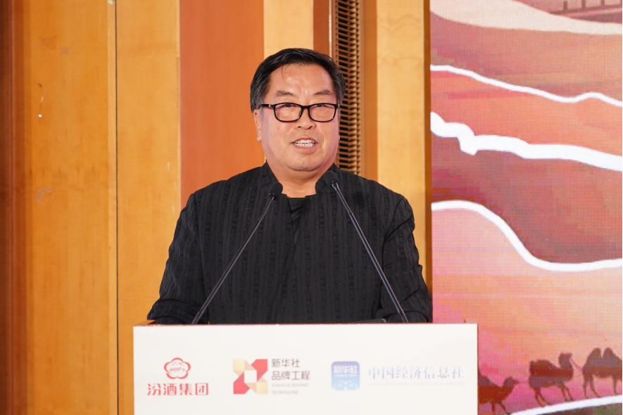 图为故宫博物院原常务副院长王亚民发言